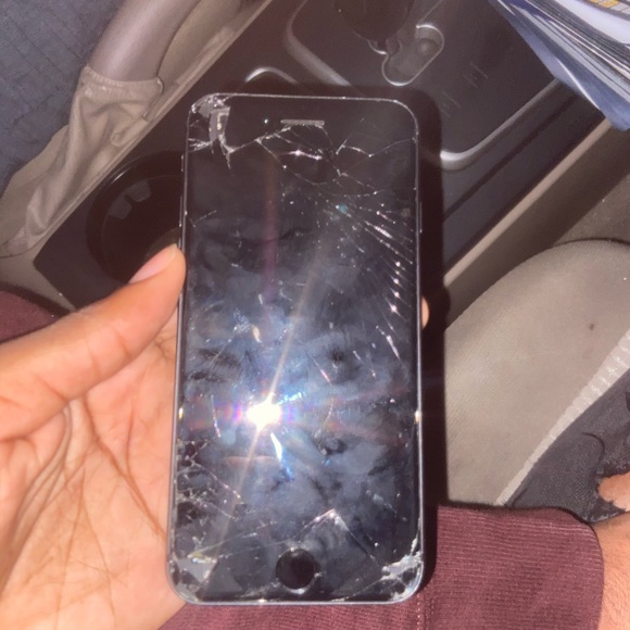 iPhone 8 - Picture 2 of 2